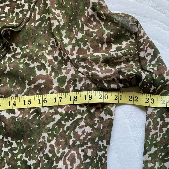 LIZ CLAIBORNE Olive Green Camouflage, sheer ruffled blouse. Large - Picture 11 of 12